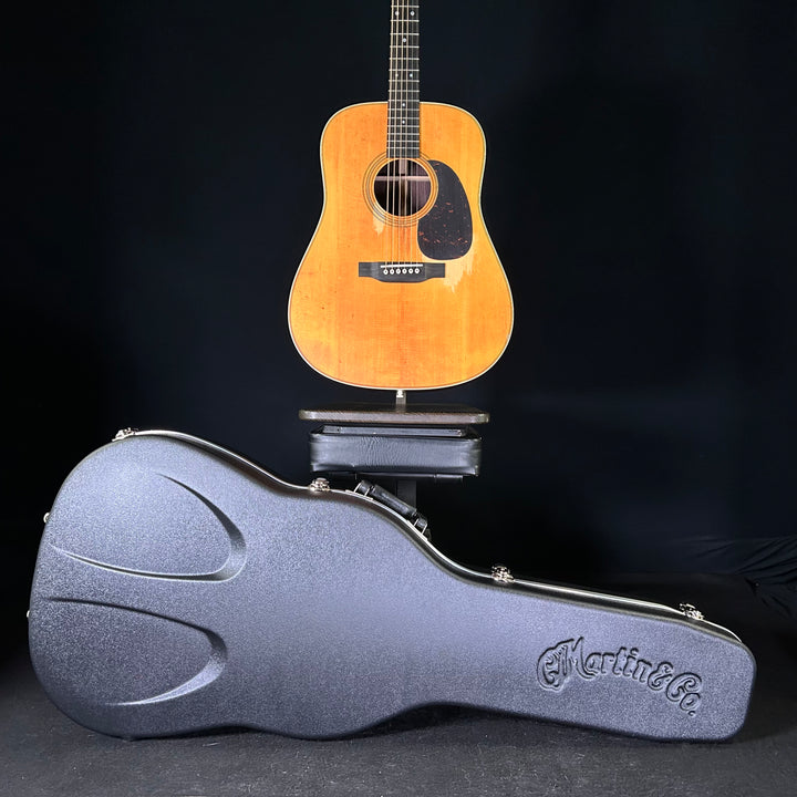 Martin D-28 Street Legend