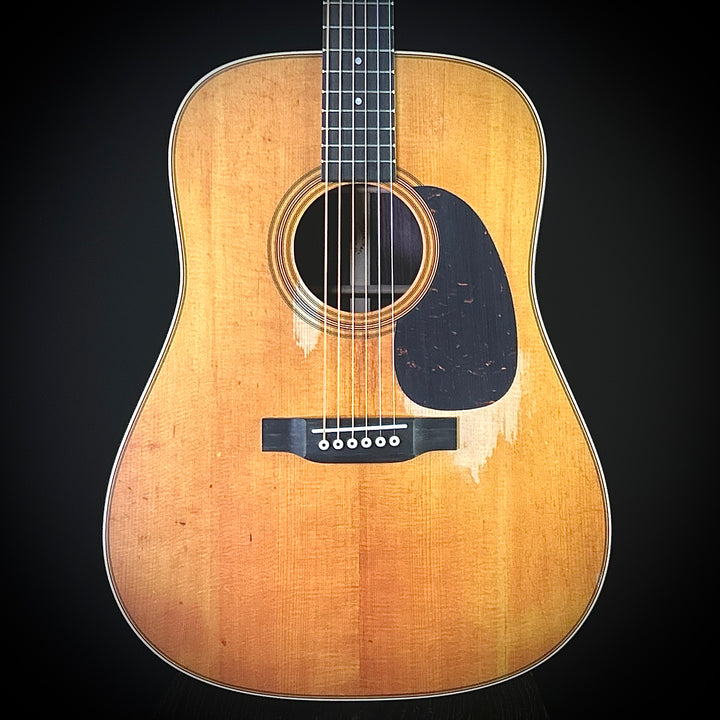Martin D-28 Street Legend