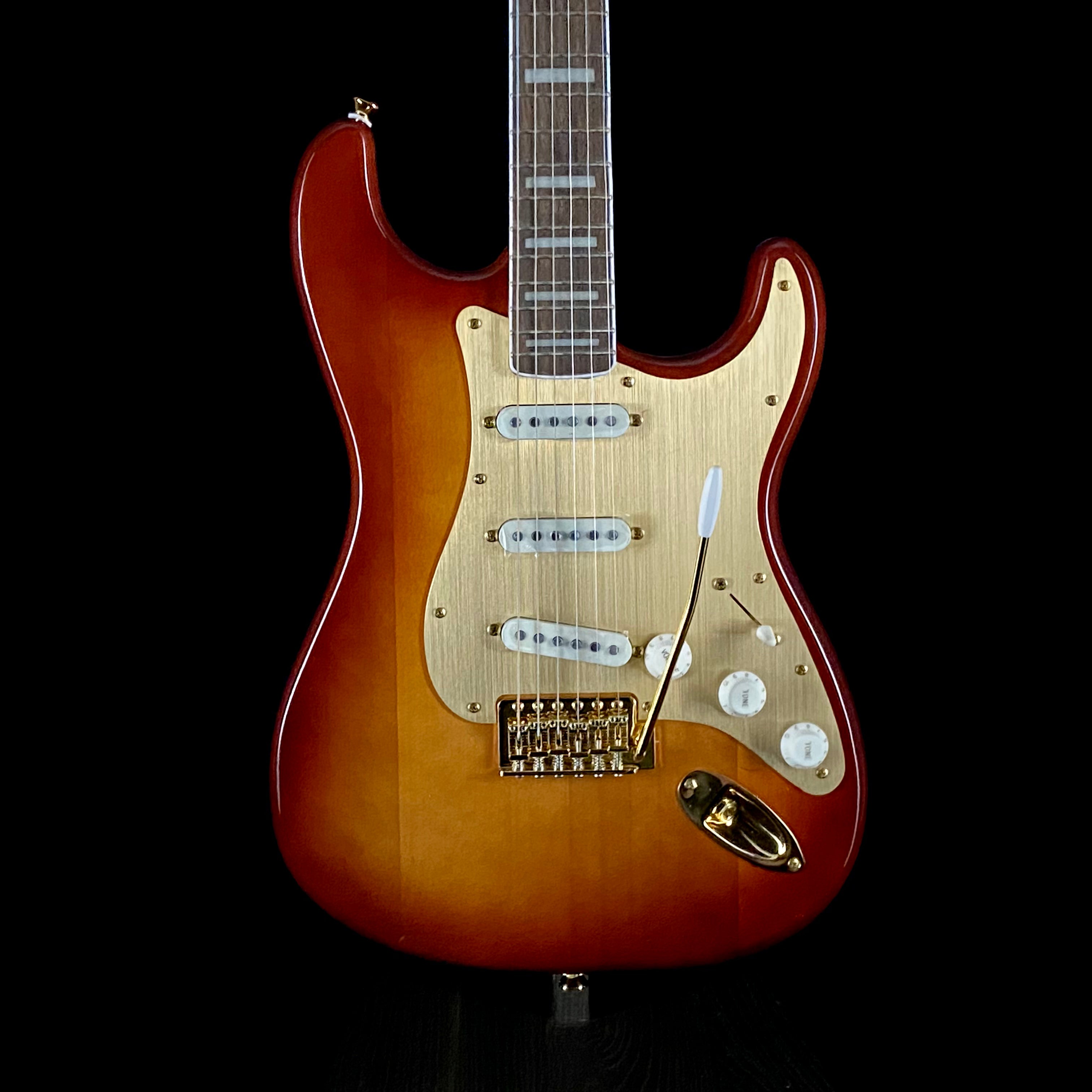 40th vintage edition sunburst ストラトキャスター image_25e32c9e-4a25-436c-9b4a-