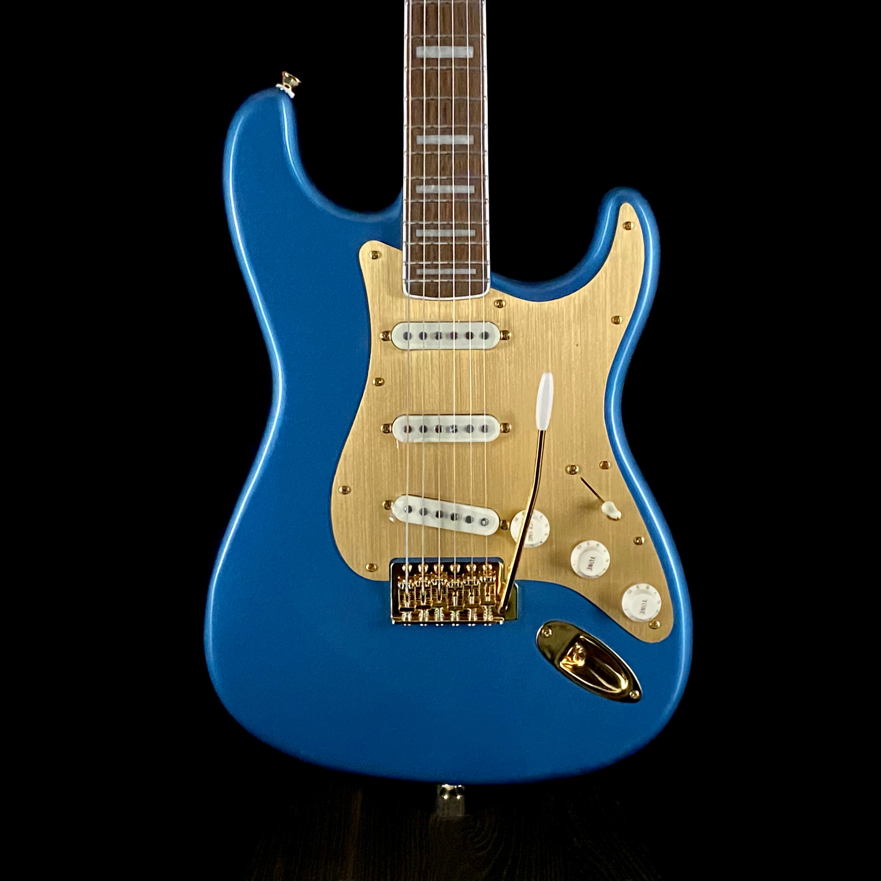 Squier 40th Anniversary Stratocaster Gold Edition (0502) – Music Squier 40th Anniversary Stratocaster Gold Edition (0502) – Music