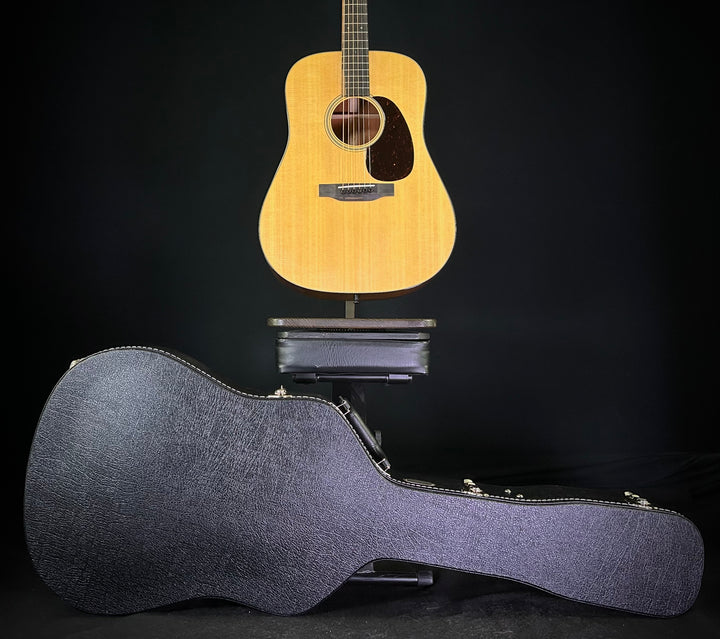 Martin D-18