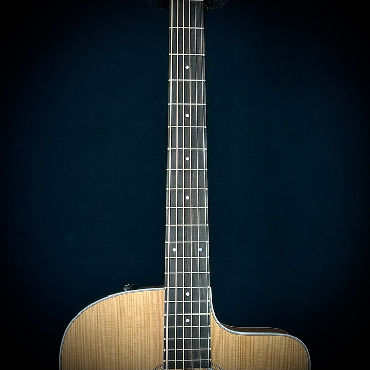 Taylor 210CE