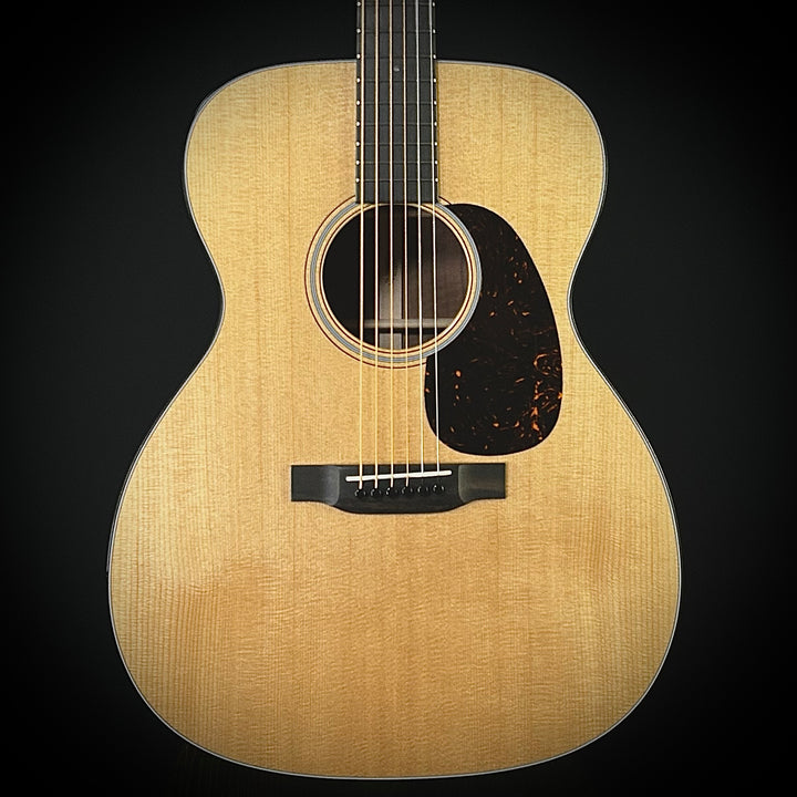 Martin Music Villa CS 18 Style, Jumbo - Bastogne Walnut