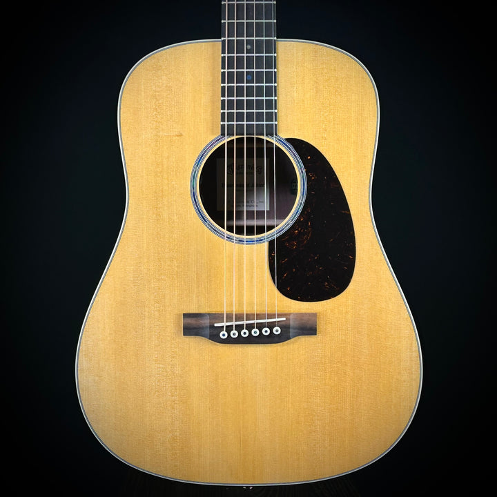 Martin D JR E Walnut - Natural Finish