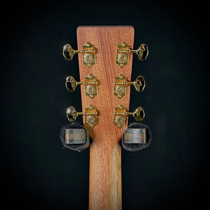 Martin D JR E Walnut - Natural Finish