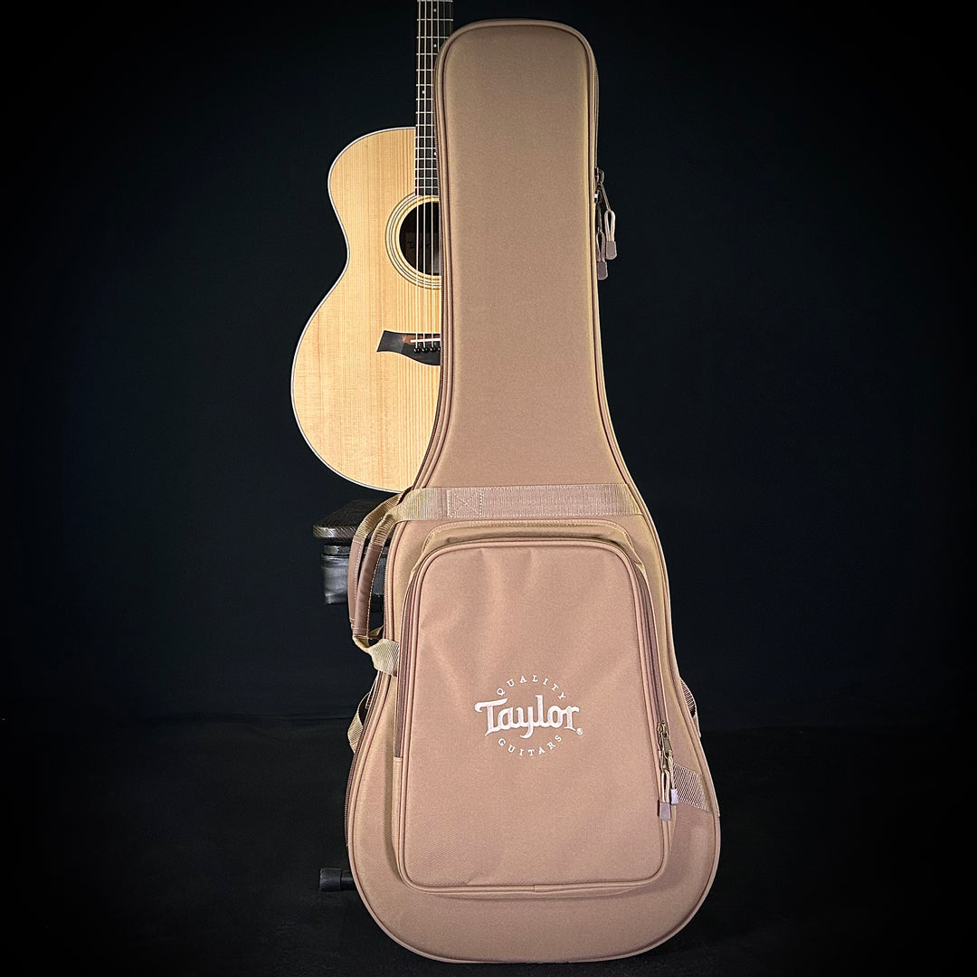 Taylor 214ce - Walnut