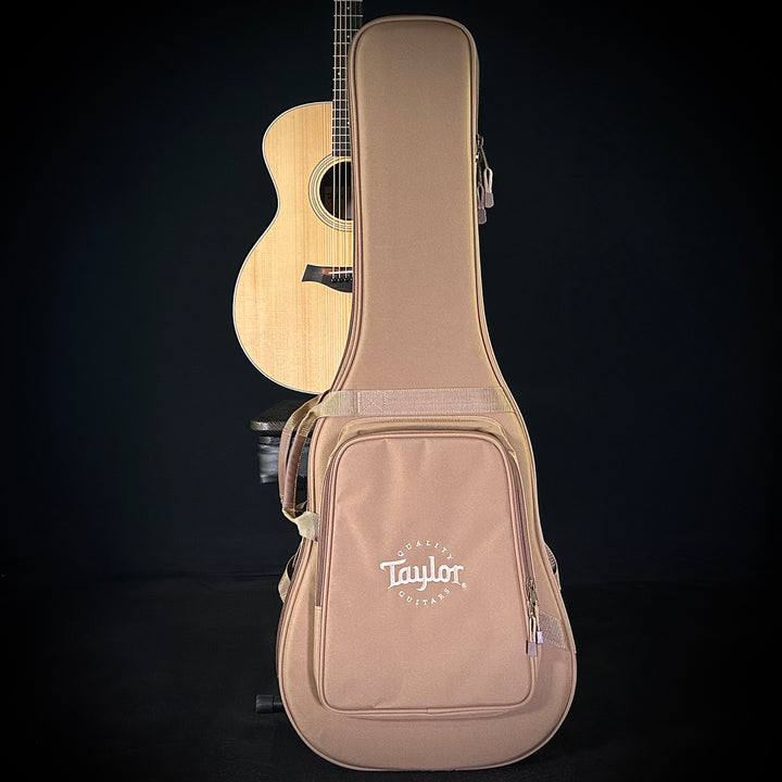 Taylor 214ce - Walnut