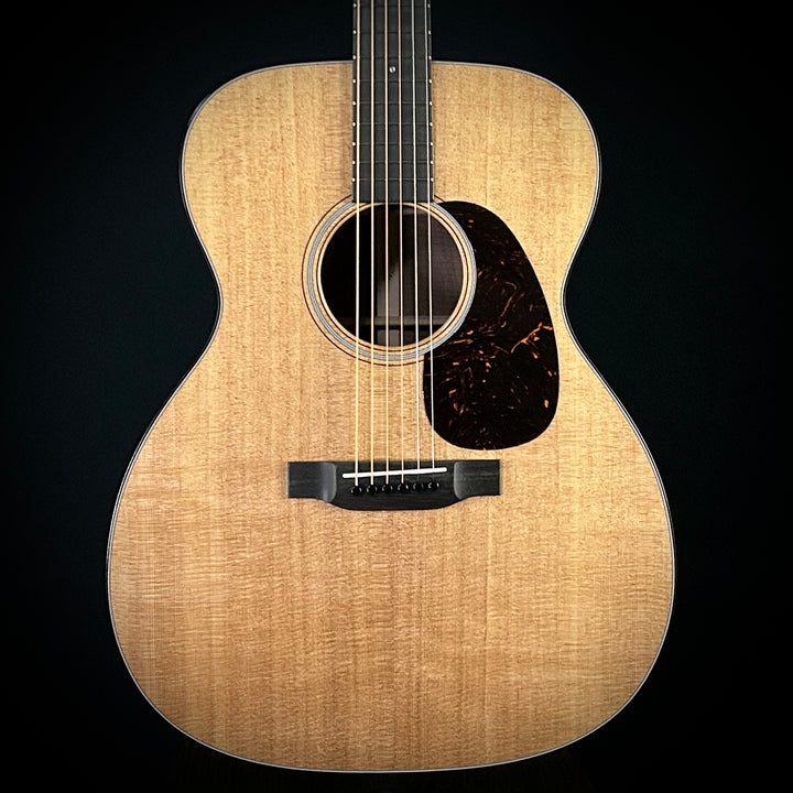 Martin Music Villa CS 18 Style, Jumbo - Bastogne Walnut