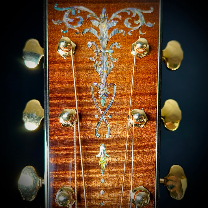 Martin Music Villa OM Quilted Maple - Trans Walnut Edge Burst