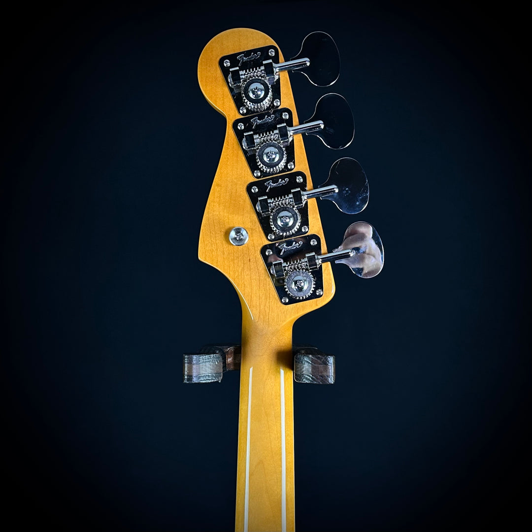 American Vintage II 1966 Jazz Bass Lake Placid Blue