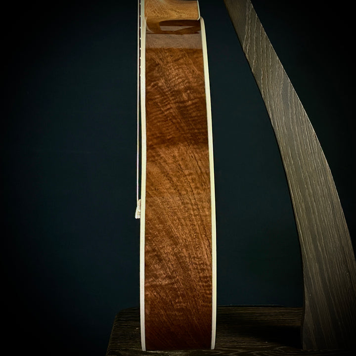 Martin Music Villa Custom Shop OM - Bastogne Walnut
