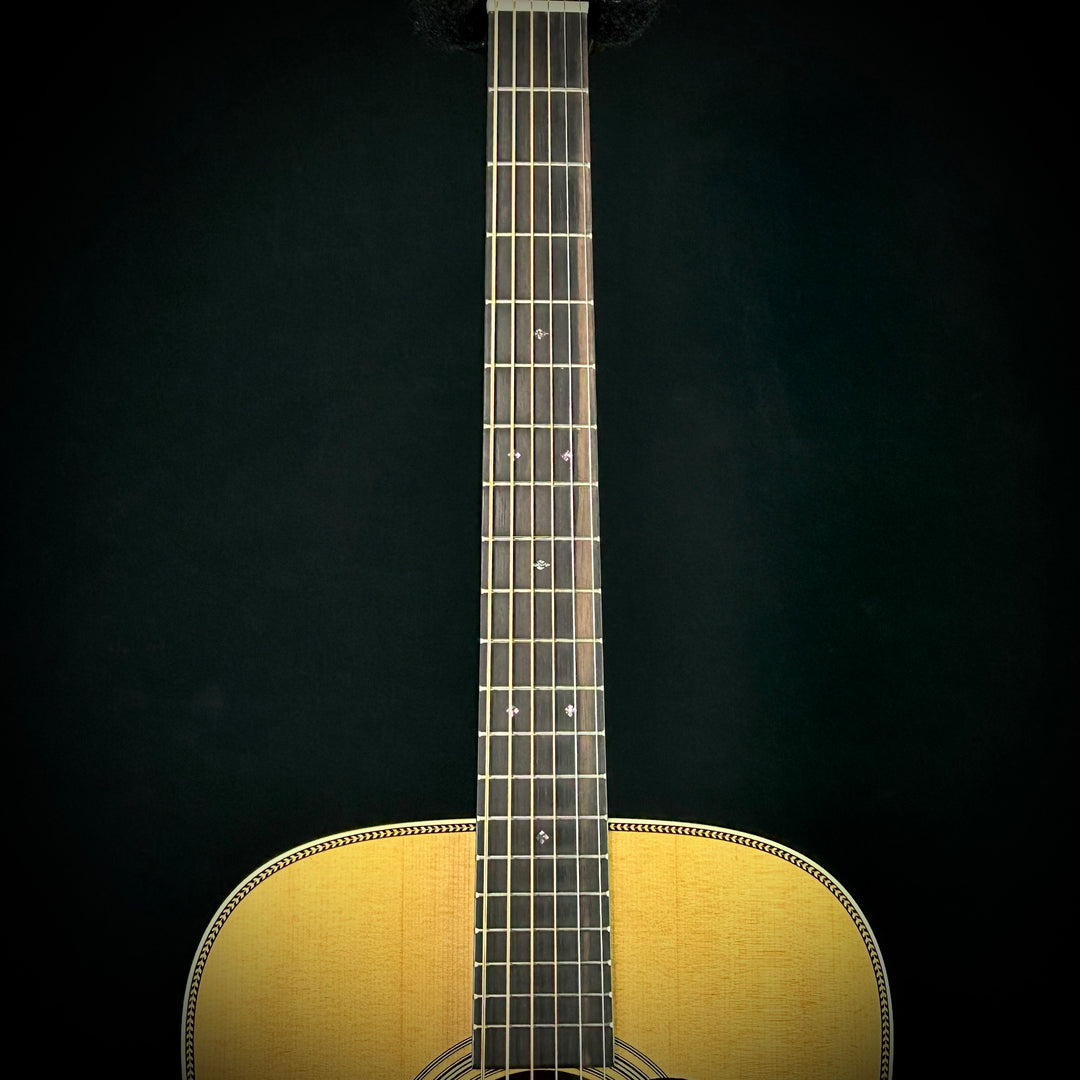 Martin D-28 - Billy Strings
