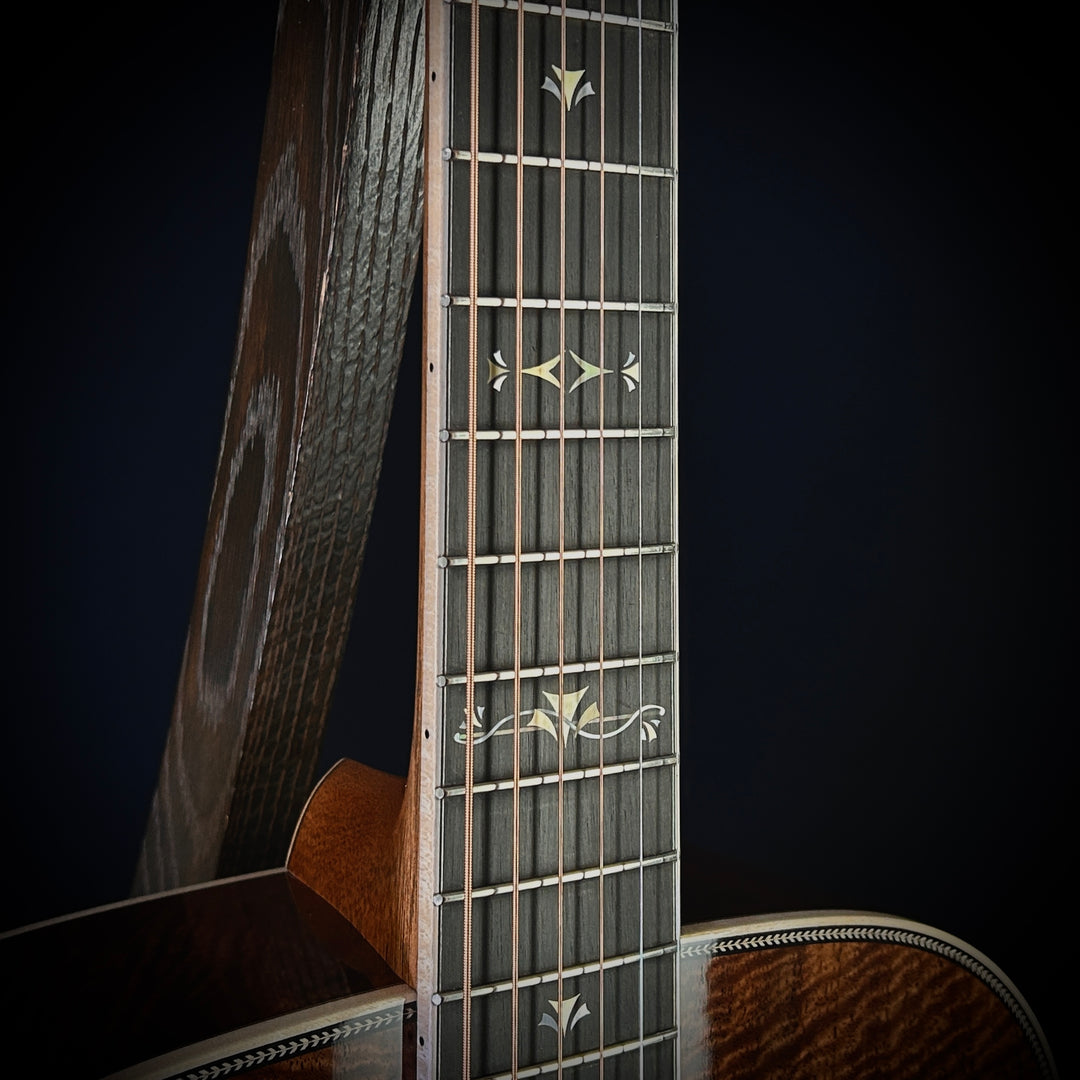 Martin Music Villa Custom Shop OM - Bastogne Walnut
