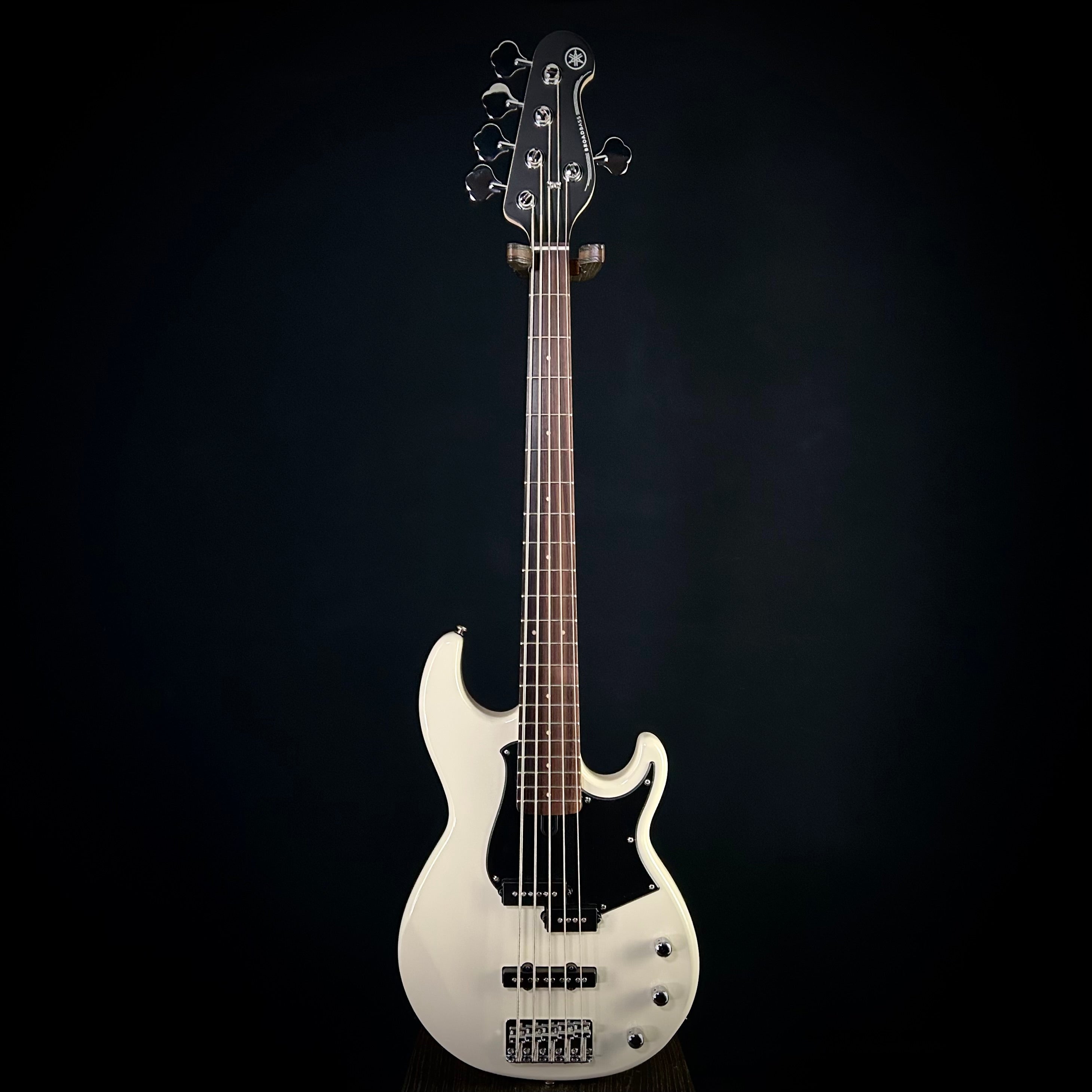 Yamaha BB235 5-String Bass – Music Villa MT