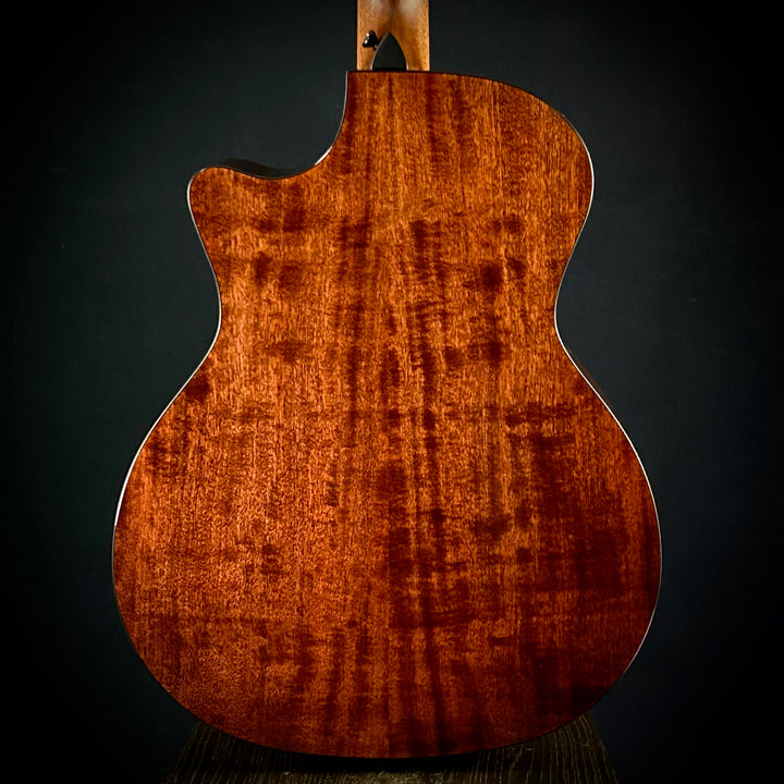 Taylor MV Custom Baritone-6 - Grand Auditorium