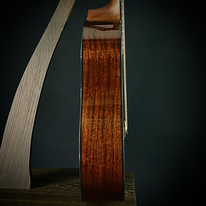 Taylor MV Custom Baritone-6 - Grand Auditorium