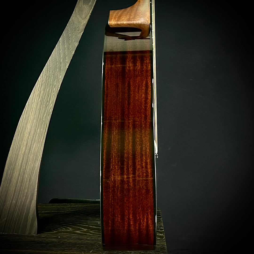 Taylor MV Custom 9-String - Grand Auditorium
