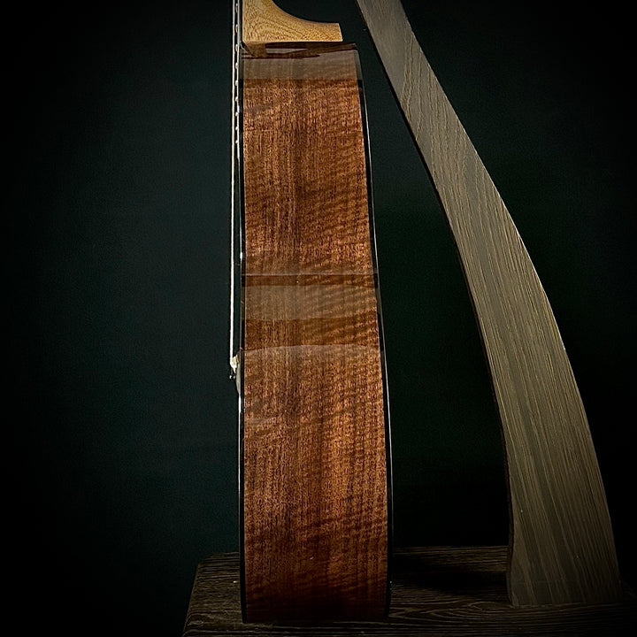 Martin Music Villa CS 18 Style, Jumbo - Bastogne Walnut