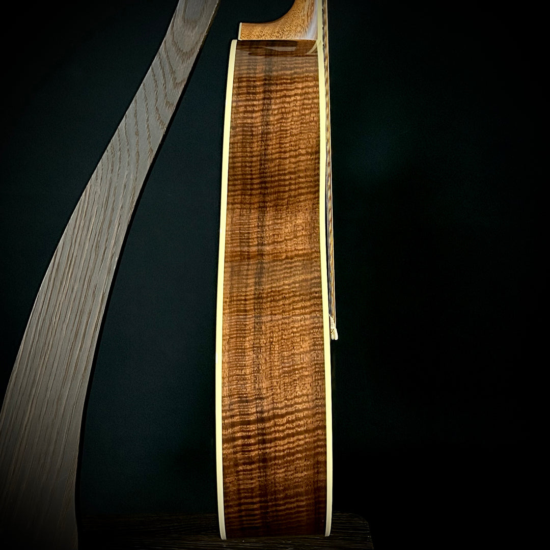 Martin Music Villa Custom 000, 41 Style - Bastogne Walnut