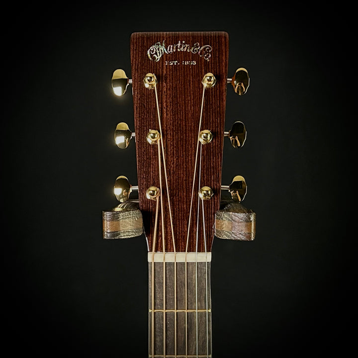 Martin D-18E Modern Deluxe