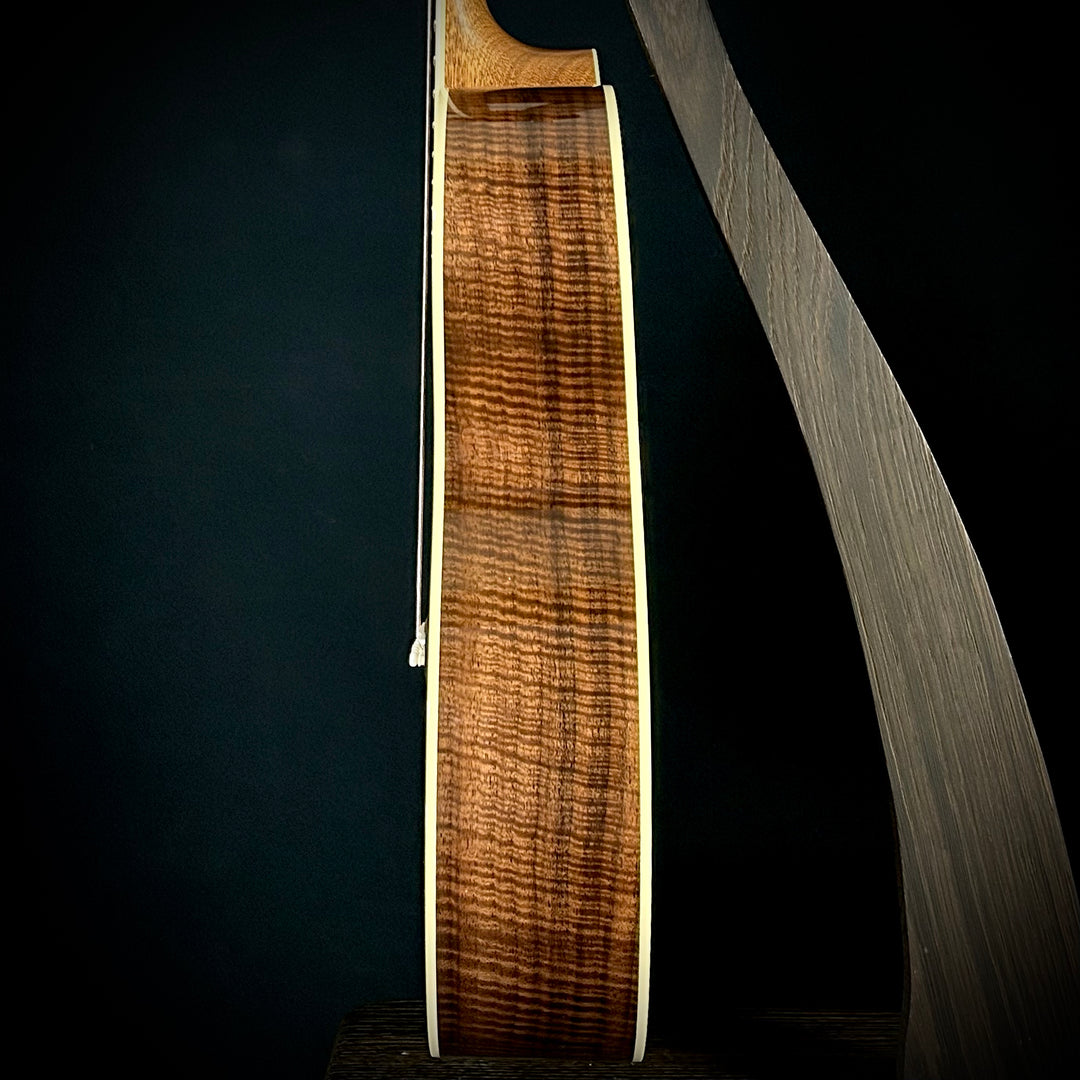 Martin Music Villa Custom 000, 41 Style - Bastogne Walnut