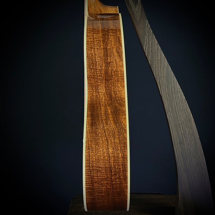 Martin MV Custom Shop 00 12-Fret - Flamed Mahogany