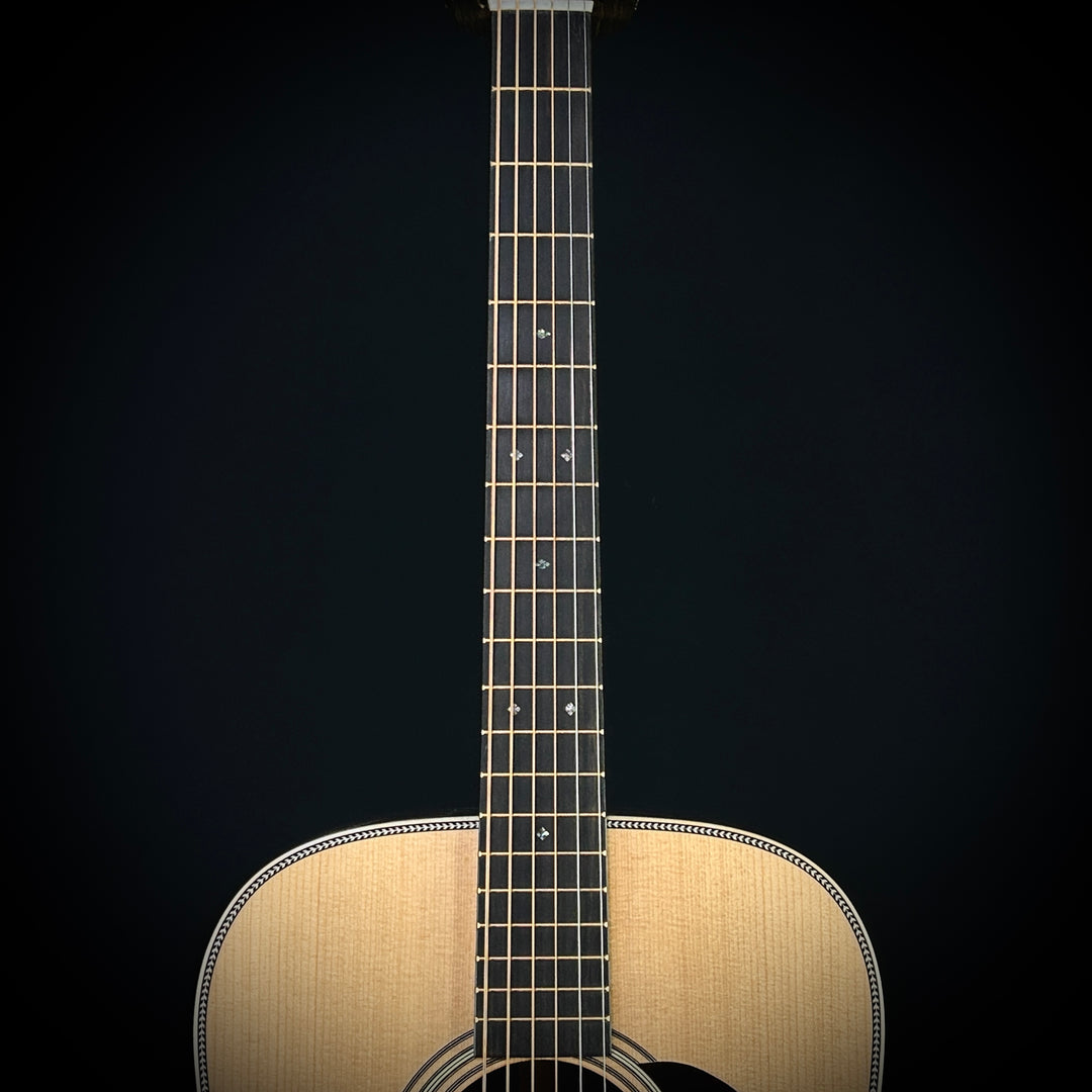Martin D-28 Modern Deluxe