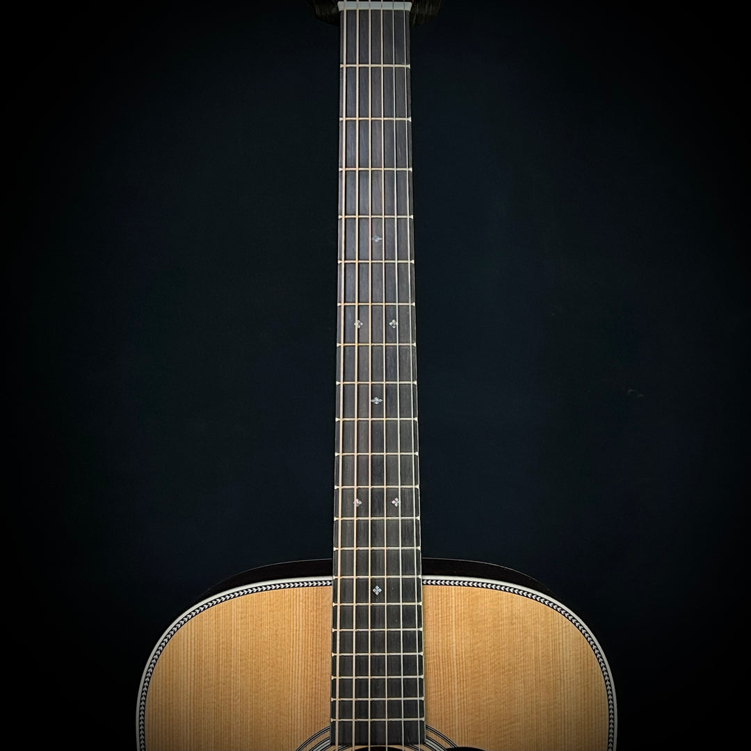 Martin D-28 Modern Deluxe