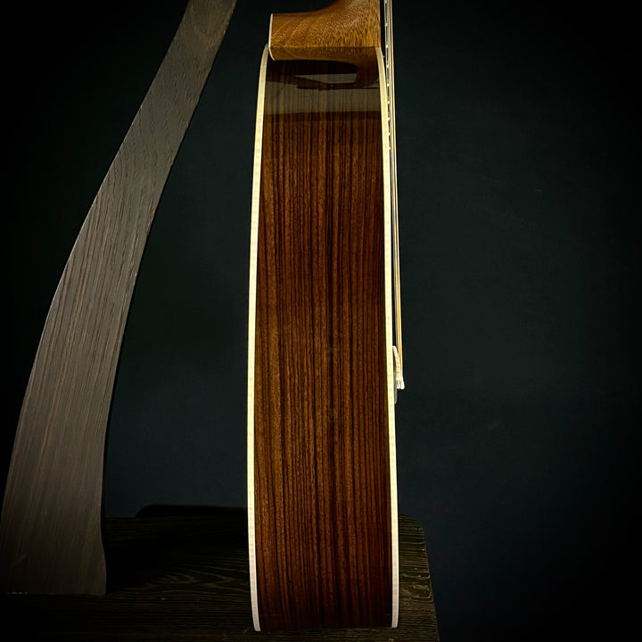 Martin D-28 Modern Deluxe