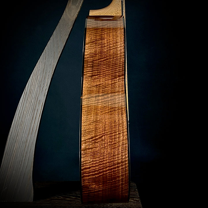 Martin Music Villa CS 18 Style, Jumbo - Bastogne Walnut