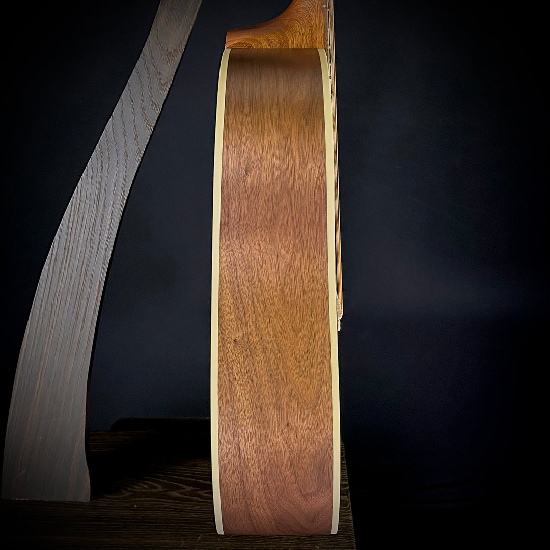Hummingbird Studio Walnut - Gloss Top