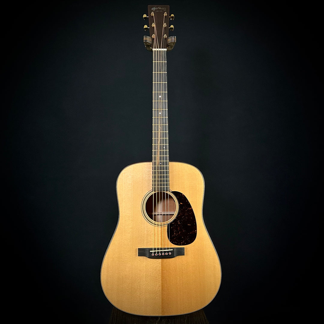Martin D-18E Modern Deluxe