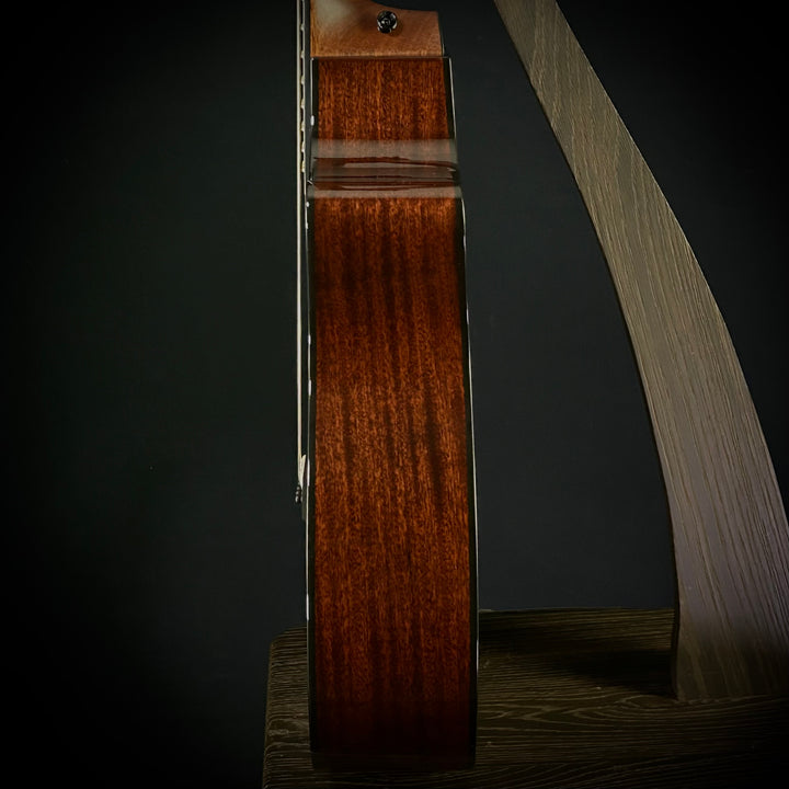 Taylor MV Custom Baritone-6 - Grand Auditorium