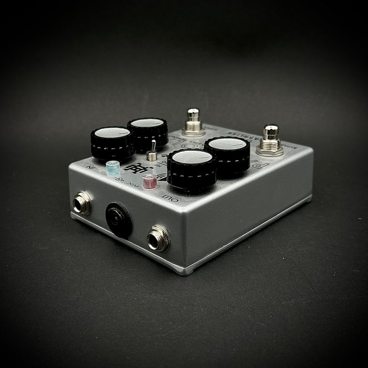 Caroline Guitar Parabola Tremolo