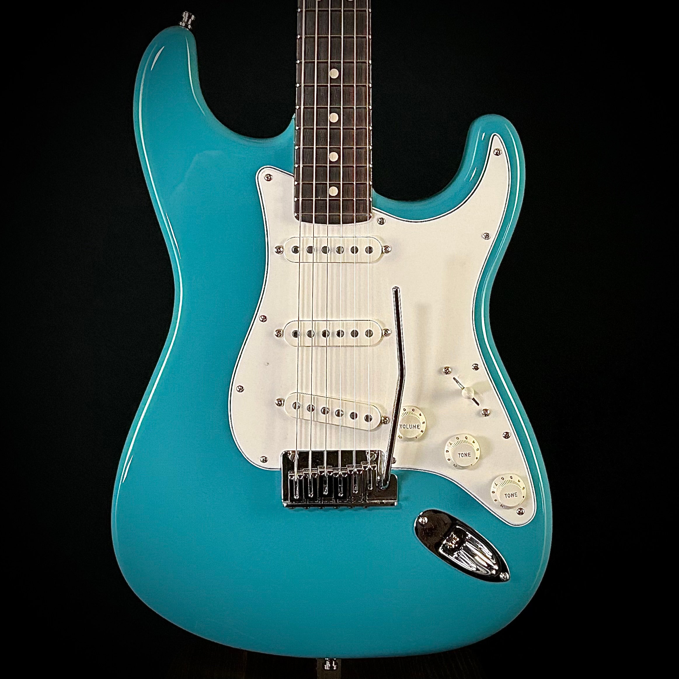 FENDER USA CustomShop Custom Deluxeストラト Amazon.com: Fender Custom Shop '66 Stratocaster Deluxe