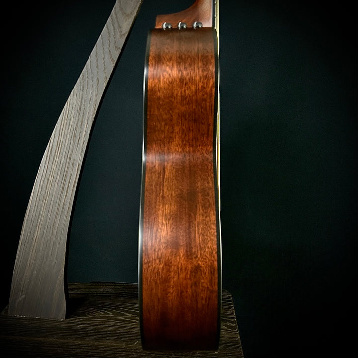 Taylor 324CE Baritone-8 LTD