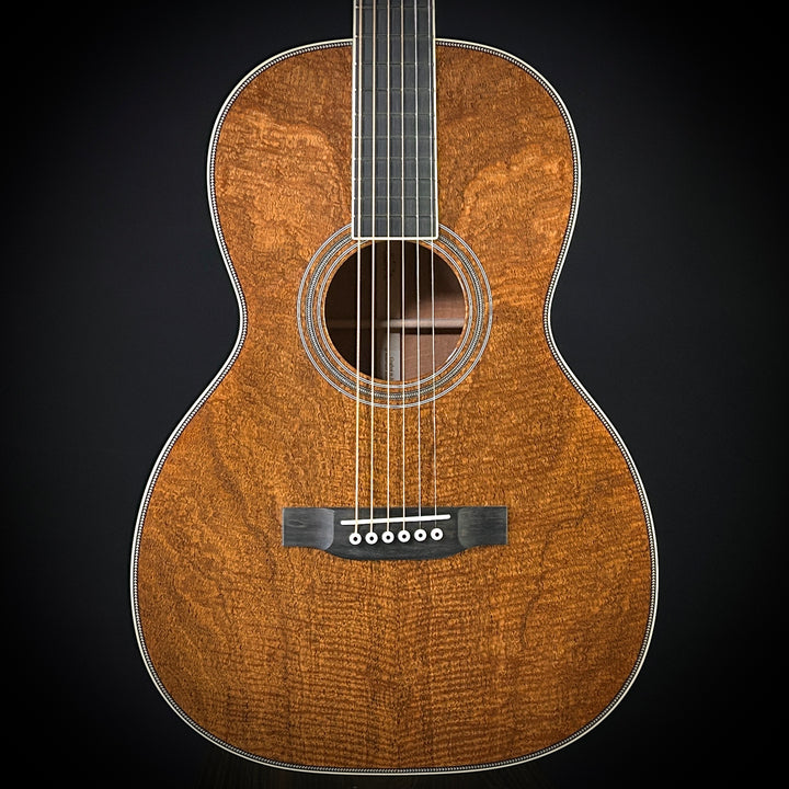 Martin MV Custom Shop 00 12-Fret - Flamed Mahogany
