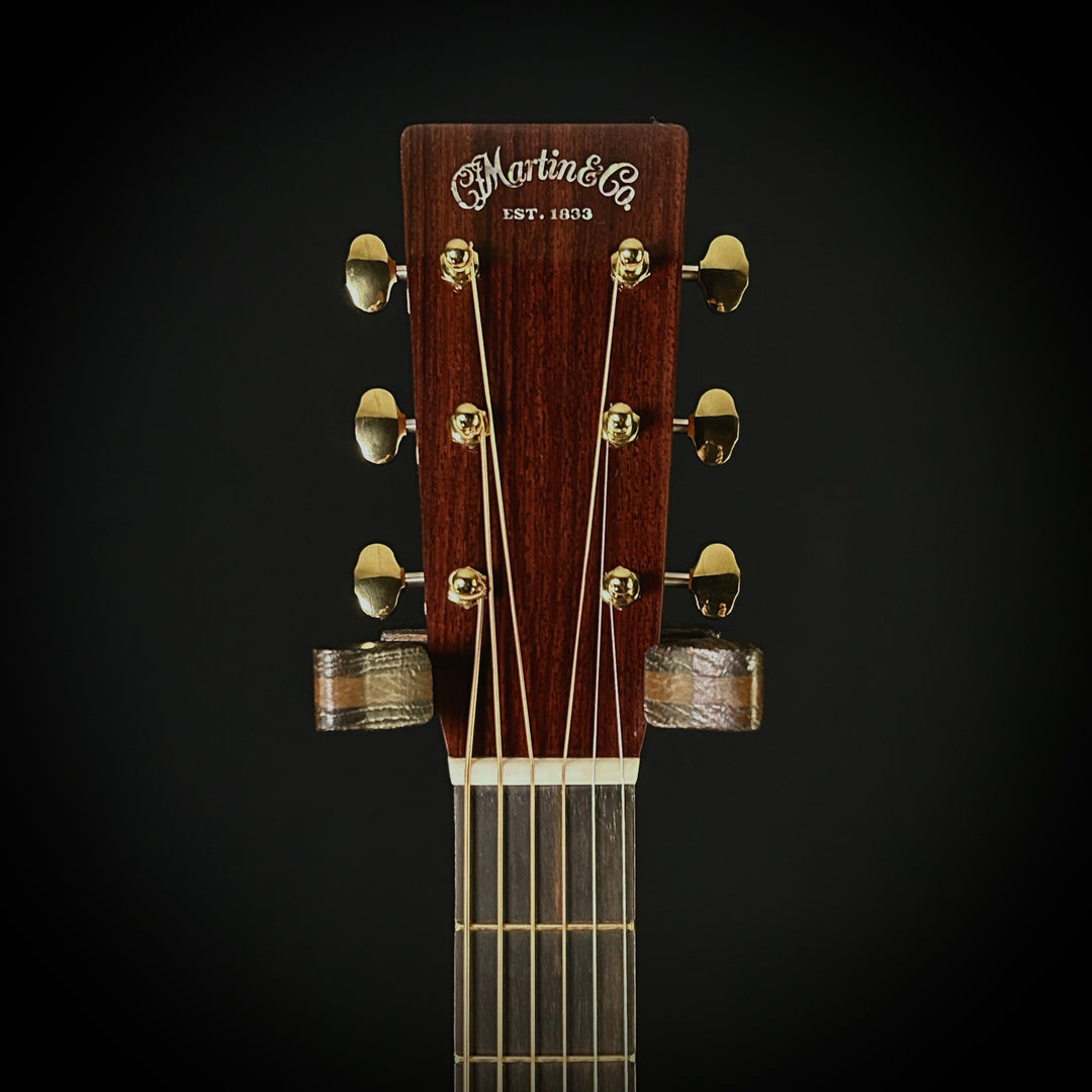 Martin D-28 Modern Deluxe