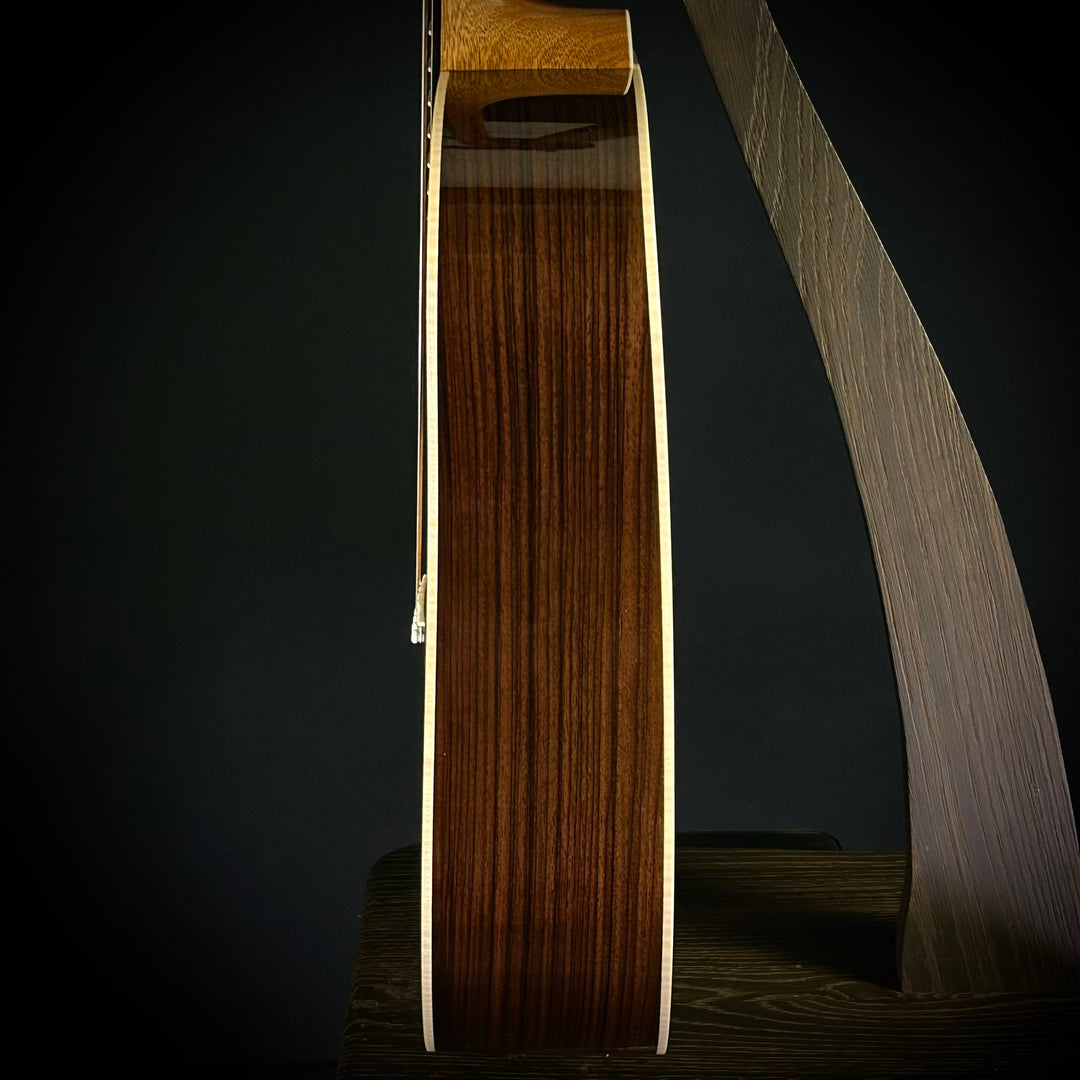 Martin D-28 Modern Deluxe