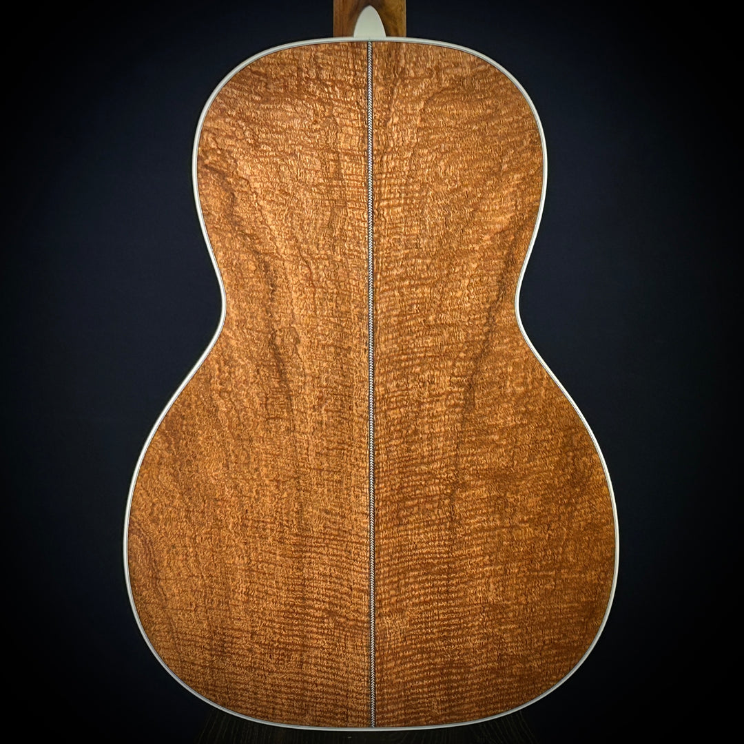 Martin MV Custom Shop 00 12-Fret - Flamed Mahogany