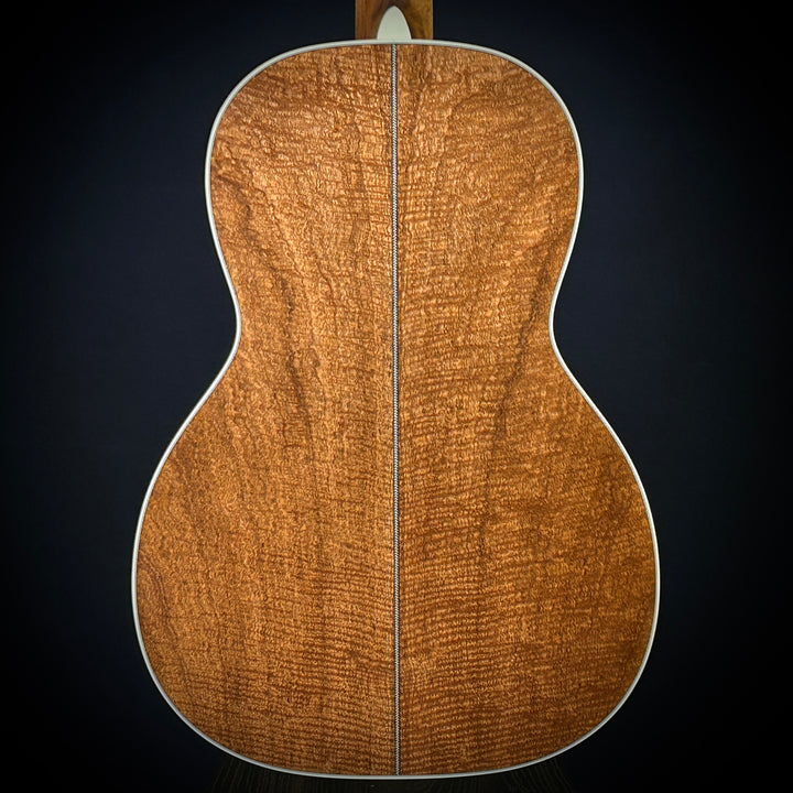 Martin MV Custom Shop 00 12-Fret - Flamed Mahogany