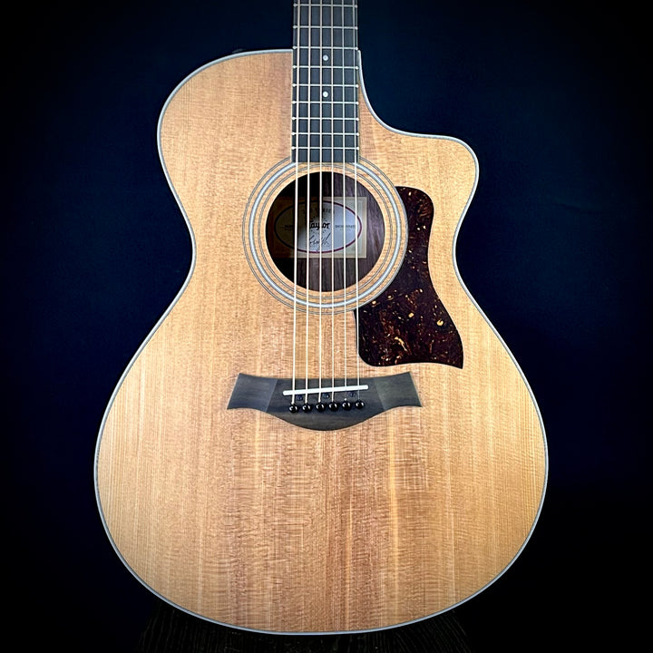 Taylor 212CE - Torrefied Spruce