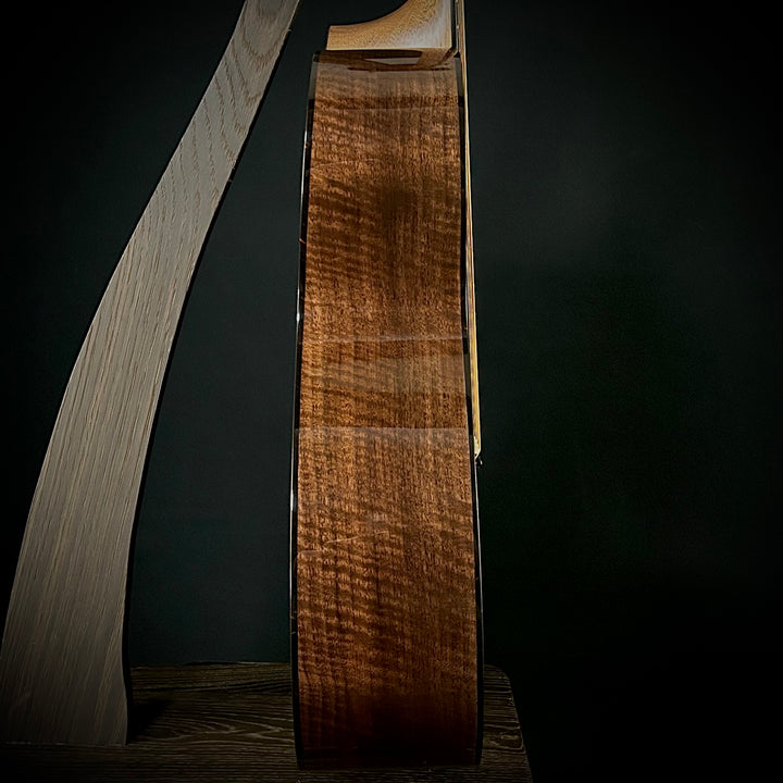 Martin Music Villa CS 18 Style, Jumbo - Bastogne Walnut