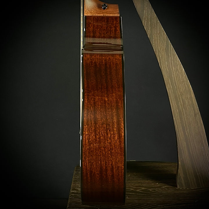 Taylor MV Custom Baritone-6 - Grand Auditorium