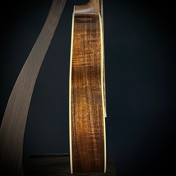 Martin MV Custom Shop 00 12-Fret - Flamed Koa