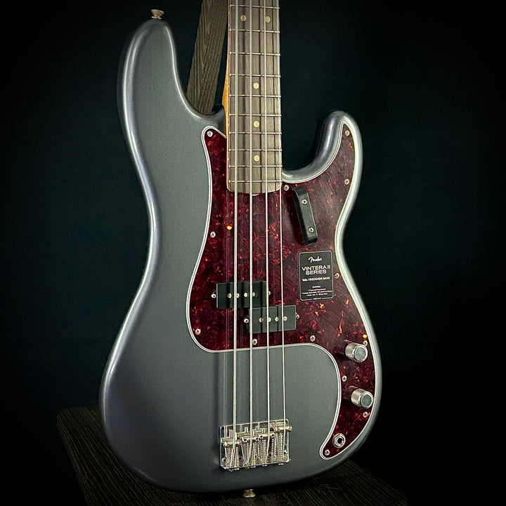 Fender Vintera II Road Worn ‘60s Precision Bass