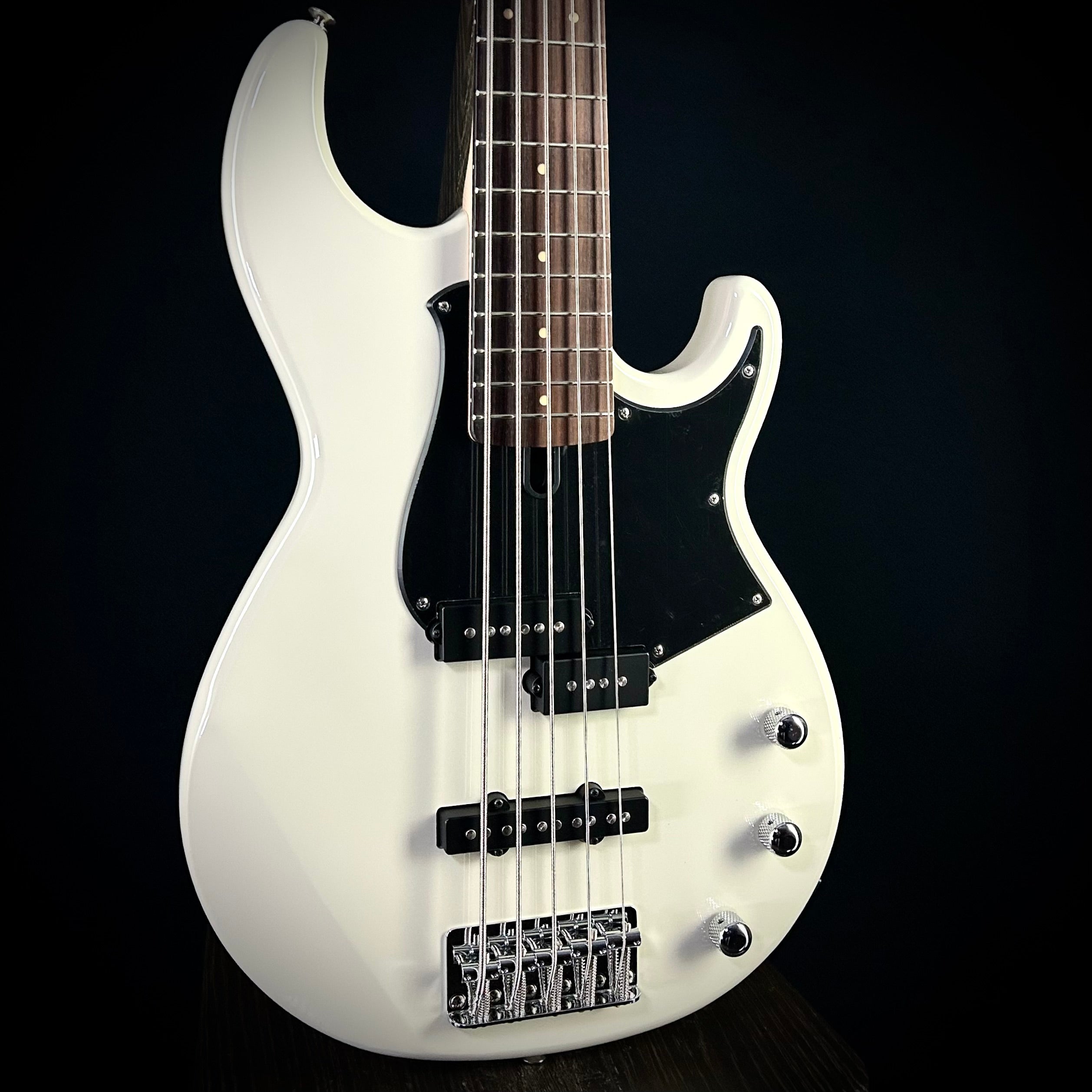 Yamaha BB235 5-String Bass – Music Villa MT