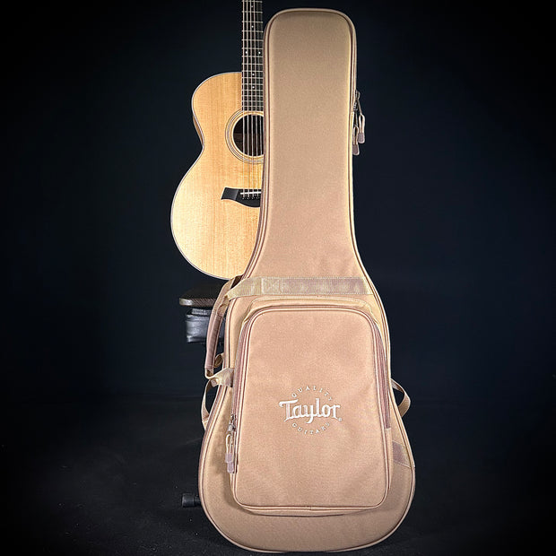 Taylor 214ce - Walnut