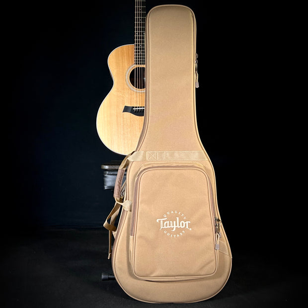 Taylor 214ce - Walnut