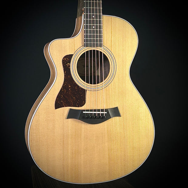 Taylor 212ce - Torrefied Spruce - Left Handed